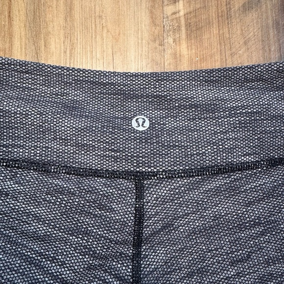 Lululemon Dark Grey Heather Knee Capri Length Leggings - Picture 9 of 9
